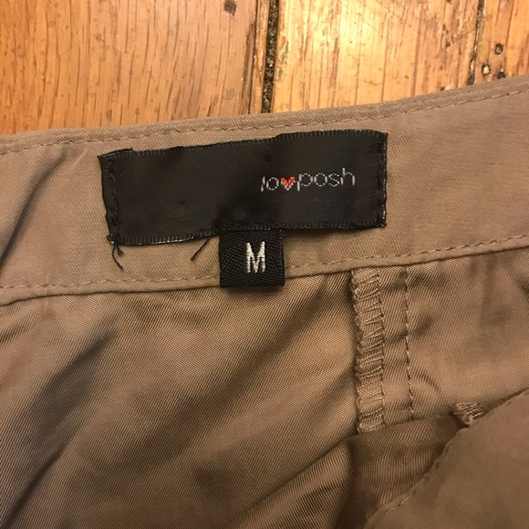 Lo🤍 Posh taupeish shorts with detail size medium - Picture 2 of 4
